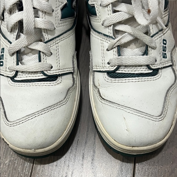 New Balance 550 White and Teal Sneakers, sz8 - Picture 3 of 4
